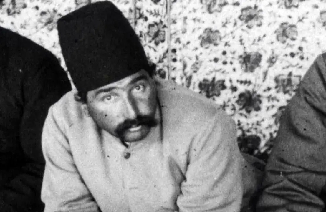 سفر به ایران قدیم؛ جلال‌الملک، حبیب‌الله خان و دیگران در حال «بادمجان پوست کندن»؛ ۱۳۵ سال قبل