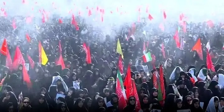 راه‌اندازی سامانه‌های مه‌پاش در مصلی برای کاهش گرما و رفاه زائران/ ویدئو