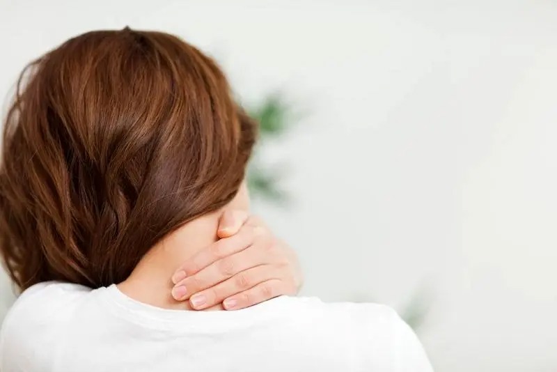 چرا شانه و فک شما همیشه منقبض است؟