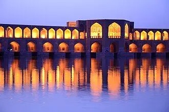 پشت درِ مخفی پل خواجو چه می‌گذرد؟