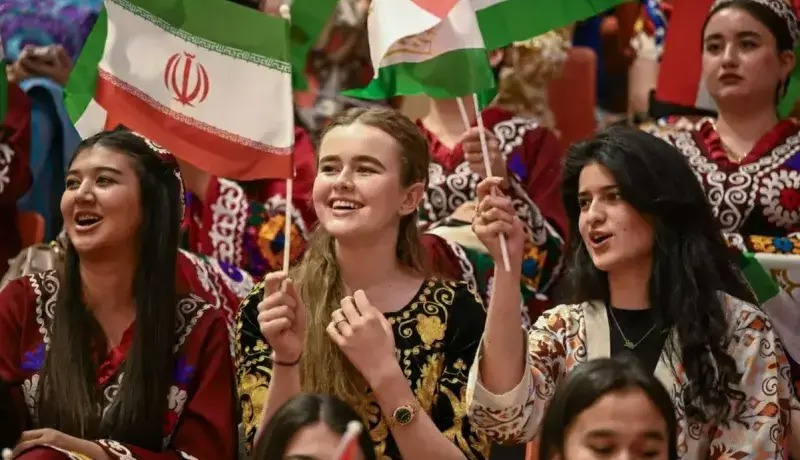 فرش قرمز برای استقبال از استقلال در تاجیکستان