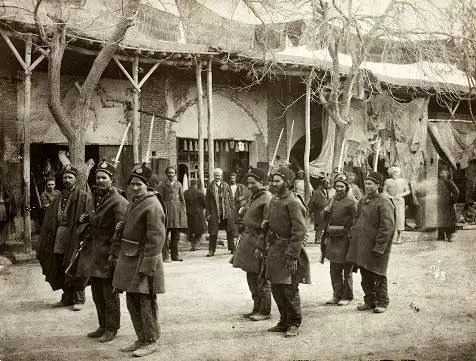 سفر به ایران قدیم؛ سربازان ایرانی و مهندسان آمریکایی در مرودشت؛ ۹۸ سال قبل
