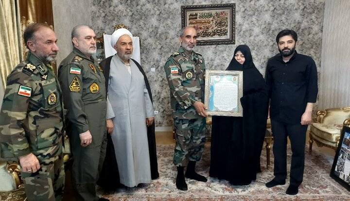 دیدار فرمانده نیروی زمینی ارتش با خانواده شهید سپهبد موسوی