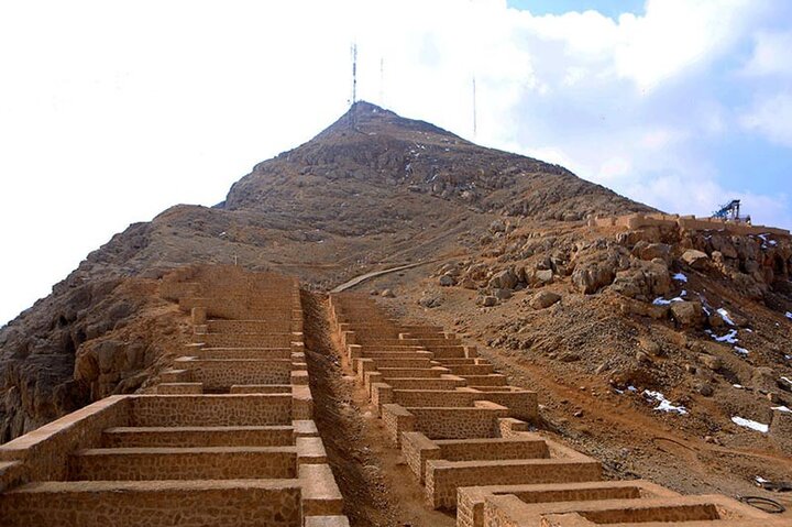 آریا جوان