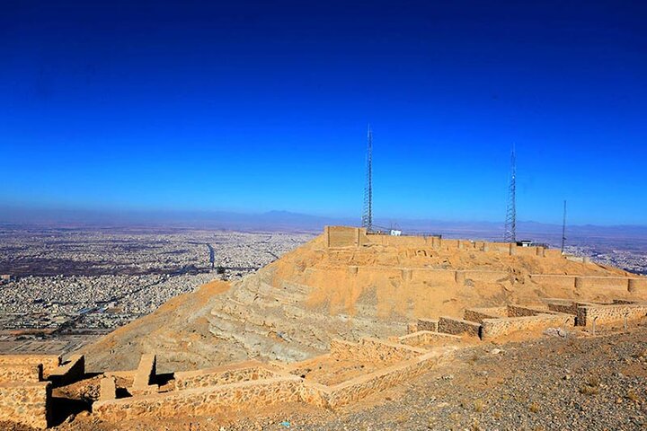 آریا جوان