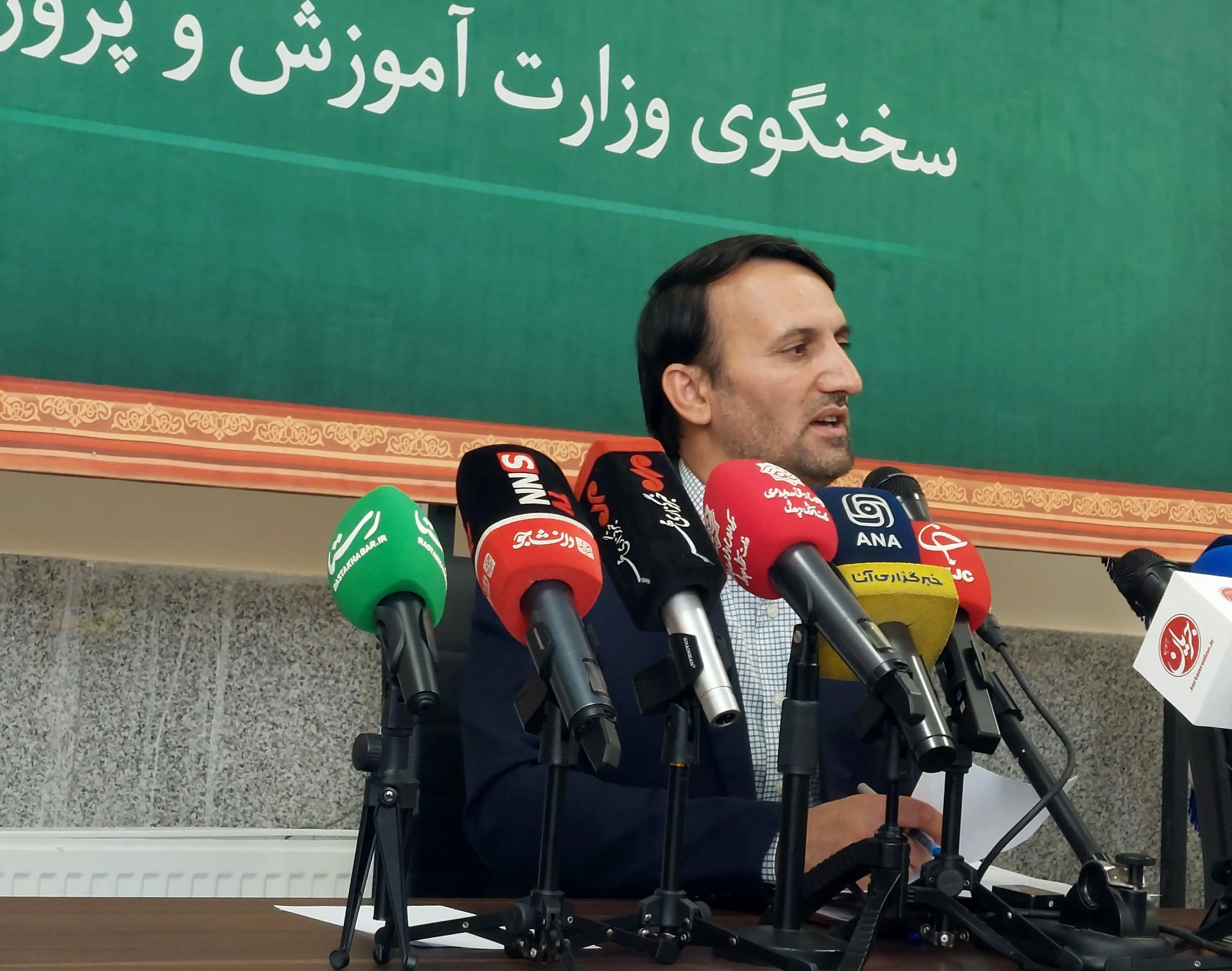 دشمن حمله به میناب را توجیه کرد/ در جنگ مدارس خالی را بمباران می کردند