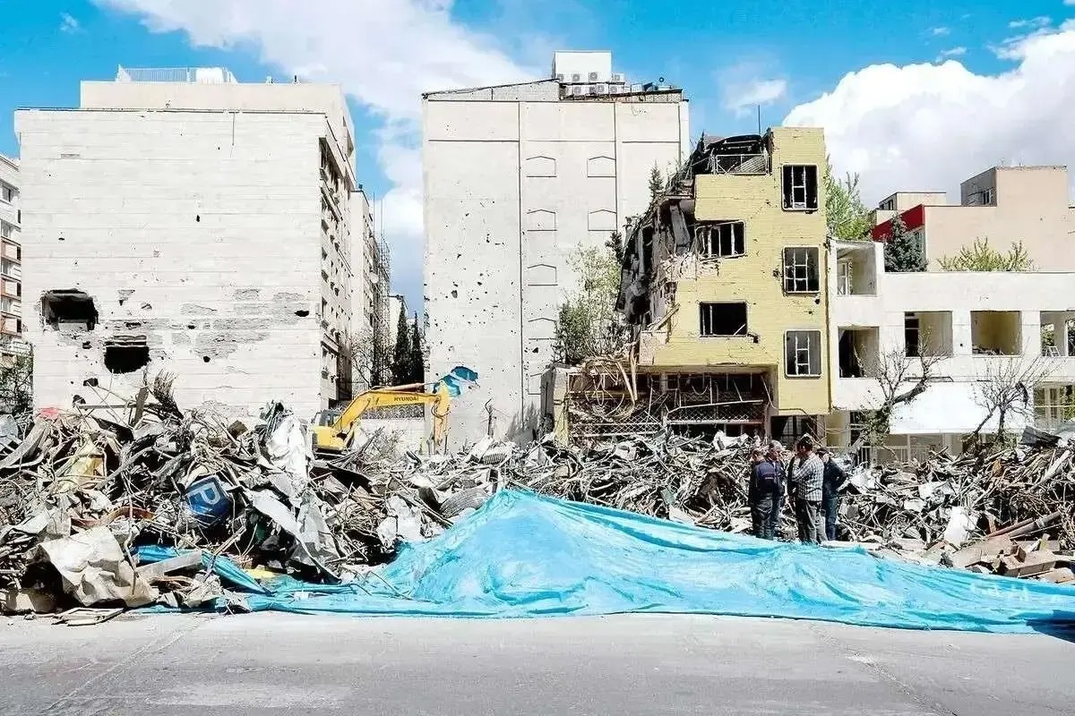 میدان نیلوفر تهران؛ ۱۶۳ روز بعد از حمله موشکی/ یک جنگ زده: چه کسی به داد ما می‌رسد؟