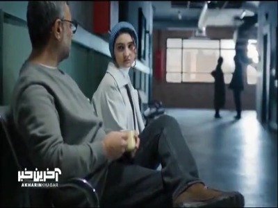 کسی که یک شیشه عطر رو خودش خالی کرده یا میخواد بوی سیگارش معلوم نشه یا میخواد مخ بزنه!