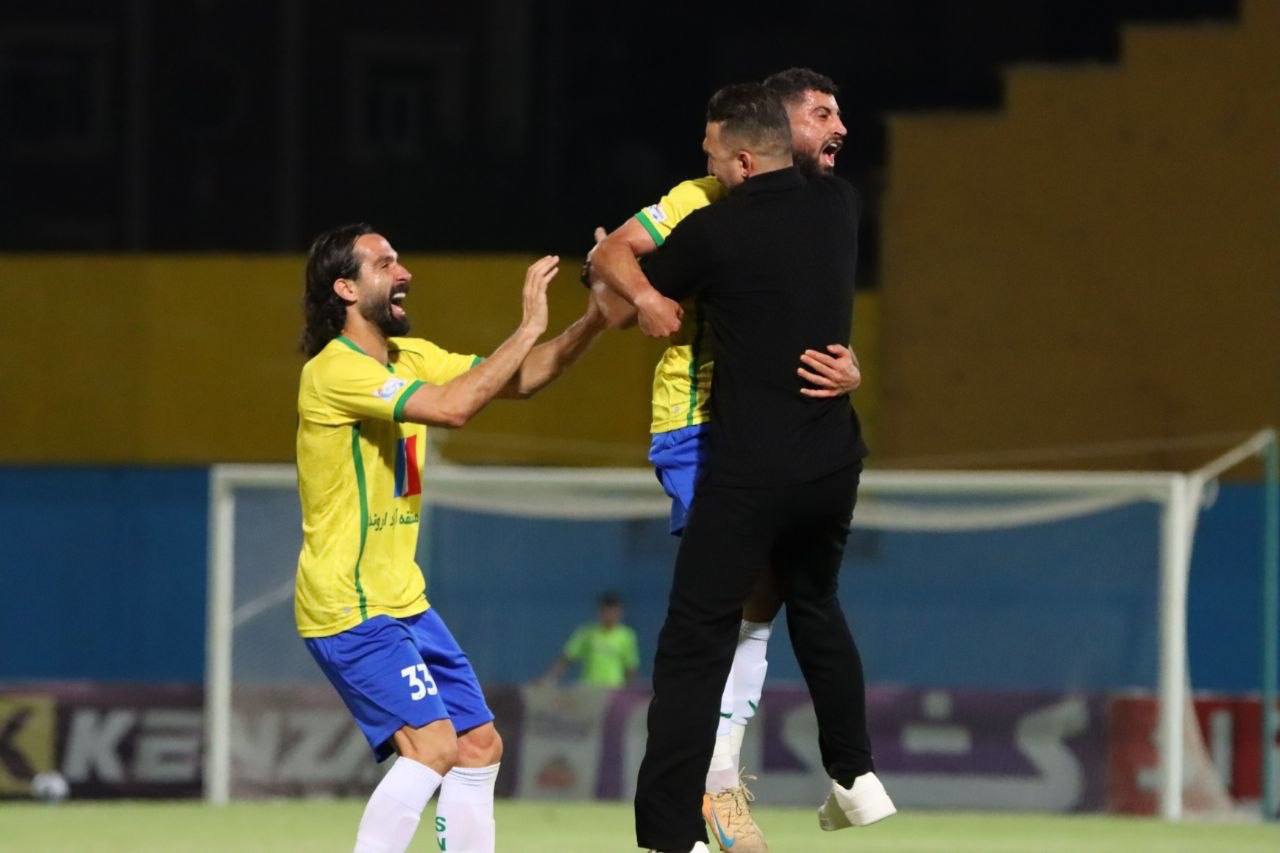 آریا جوان