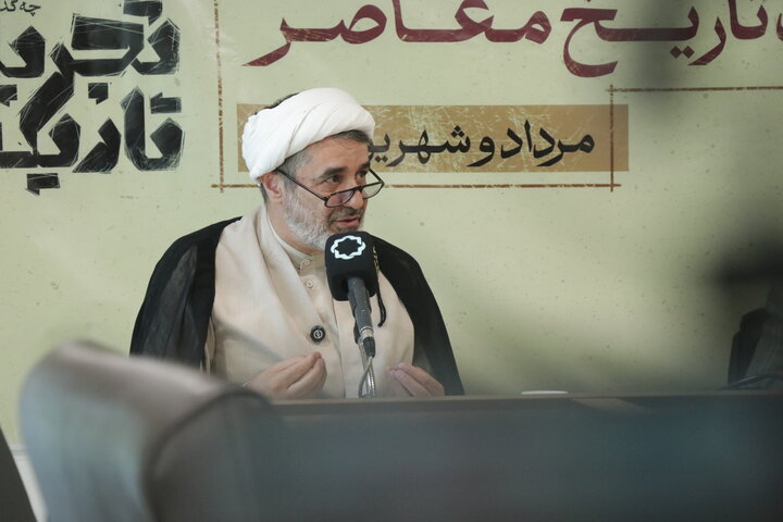 آریا جوان