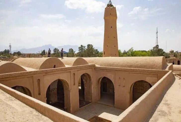 آریا جوان