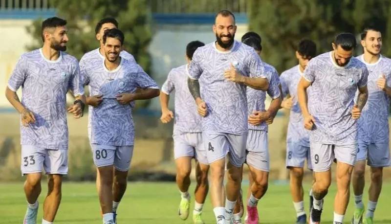 سرها بالا و چهره‌‌ها خندان، استقلال آماده برد | آخرین خبر