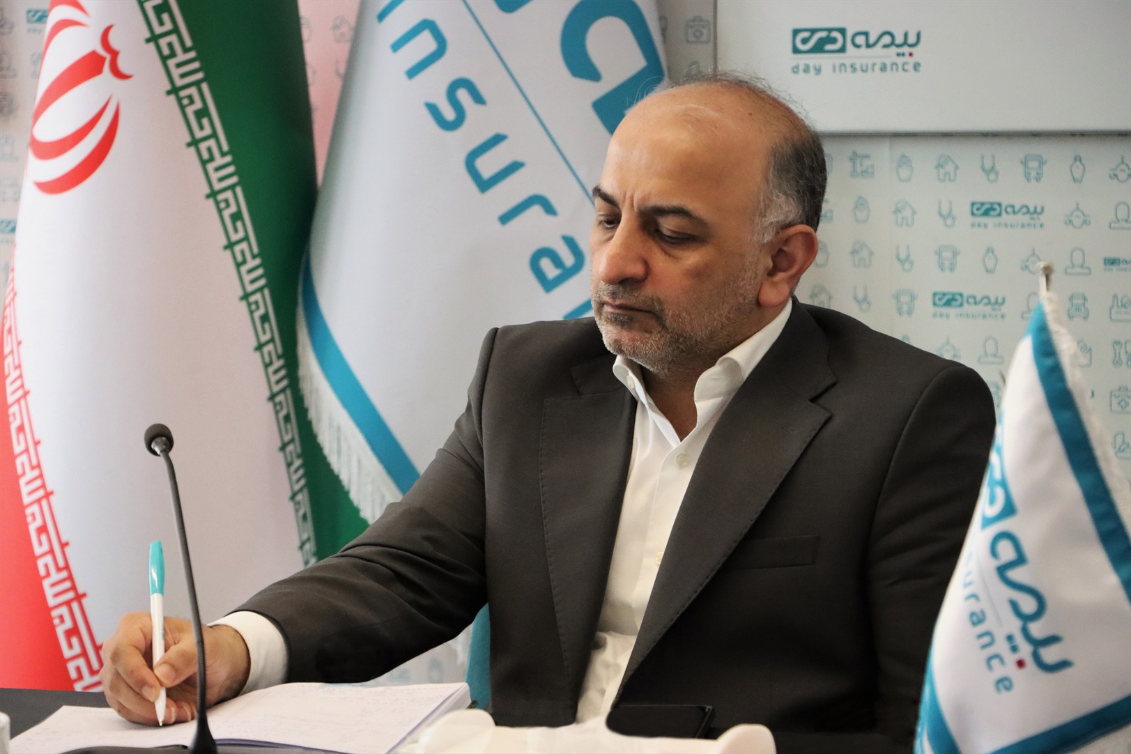 پیام مدیر عامل بیمه دی به مناسبت فرا رسیدن روز پزشک