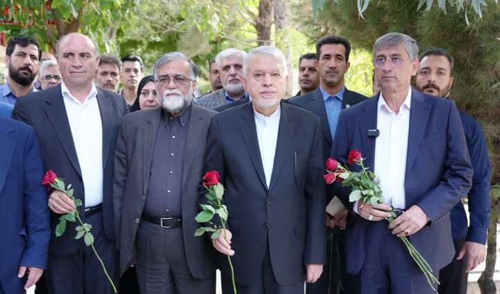 آریا جوان