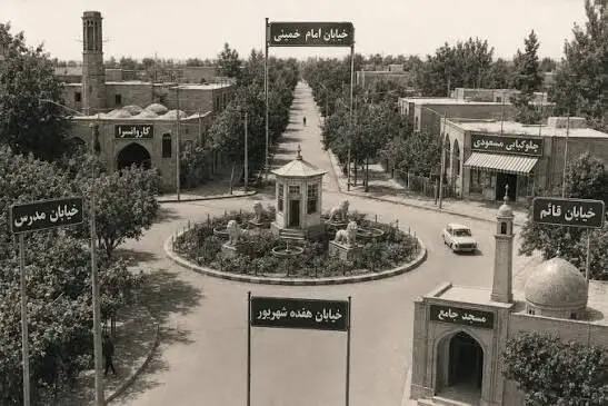 سفر در زمان؛ دو زن اروپایی در یکی از خیابان‌های قوچان؛ ۸۰ سال قبل