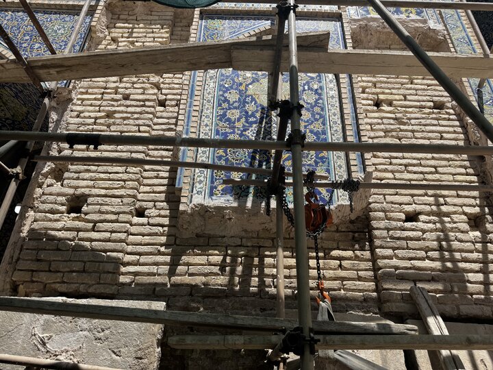 آریا جوان
