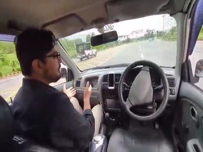 خودروی بدون راننده پاکستانی به خودروی پلیس کوبید!