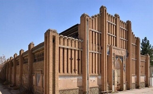 آریا جوان