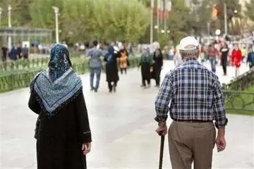 مردان و زنان در چه سنی بازنشسته می‌شوند؟