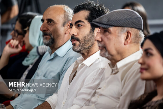 آریا جوان