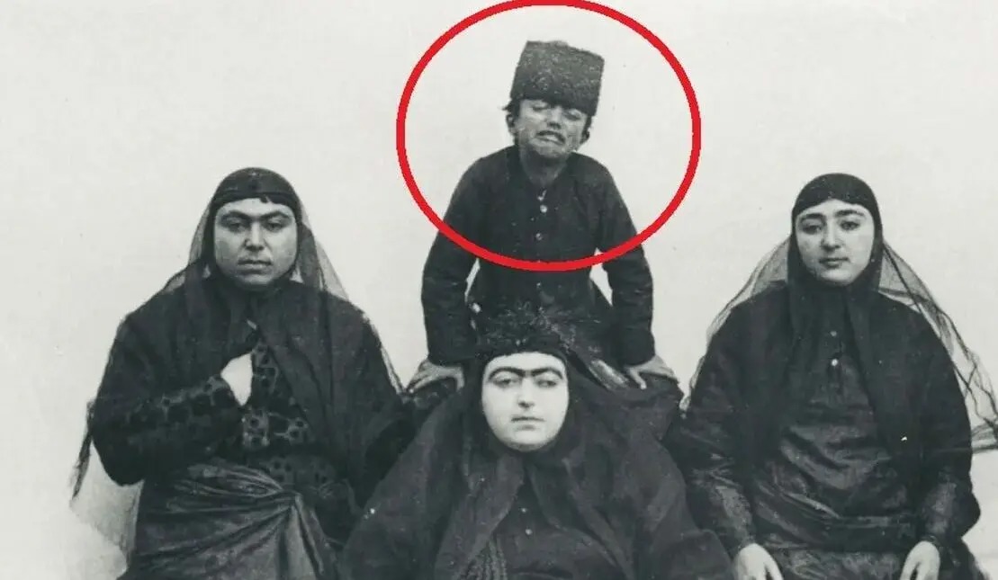 سفر در زمان؛ «ملیجک» ۳۵ سال بعد از مرگ ناصرالدین شاه در کنار همسر و فرزندش