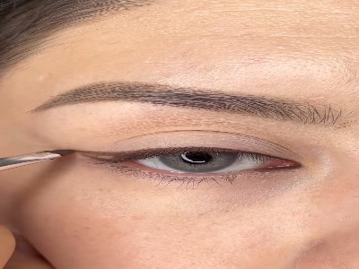 یک تکنیک آرایشی برای طرفدارهای خط چشم محو