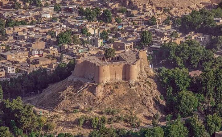 آریا جوان