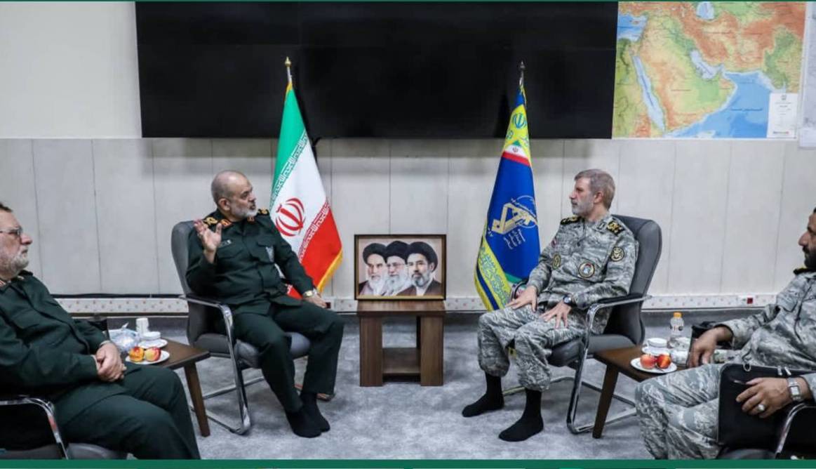 نشست مشترک فرماندهان ارتش و سپاه/ سردار وحیدی: آمریکایی ها به سد مستحکم ایمان و غیرت ایرانیان برخورد کرده اند