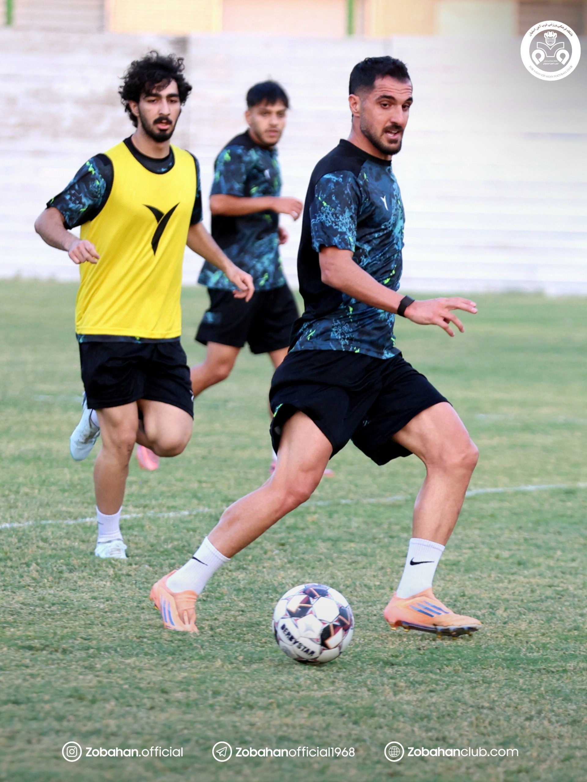 آریا جوان
