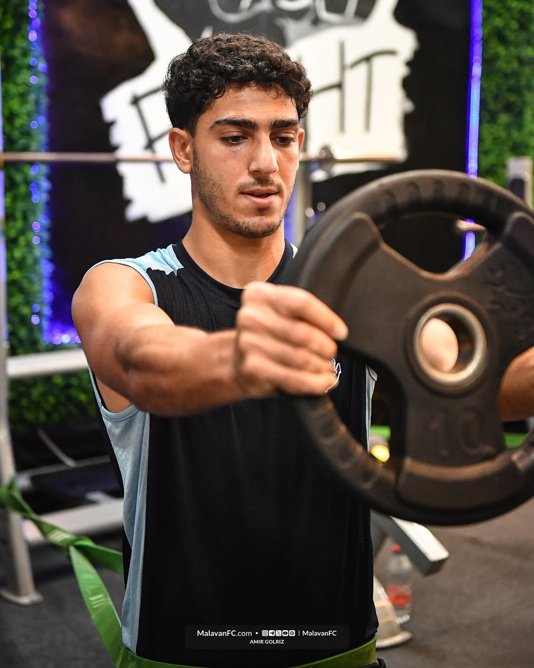 آریا جوان