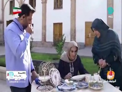 سفال‌های زیبایی که با رنگ تزئین می‌شوند