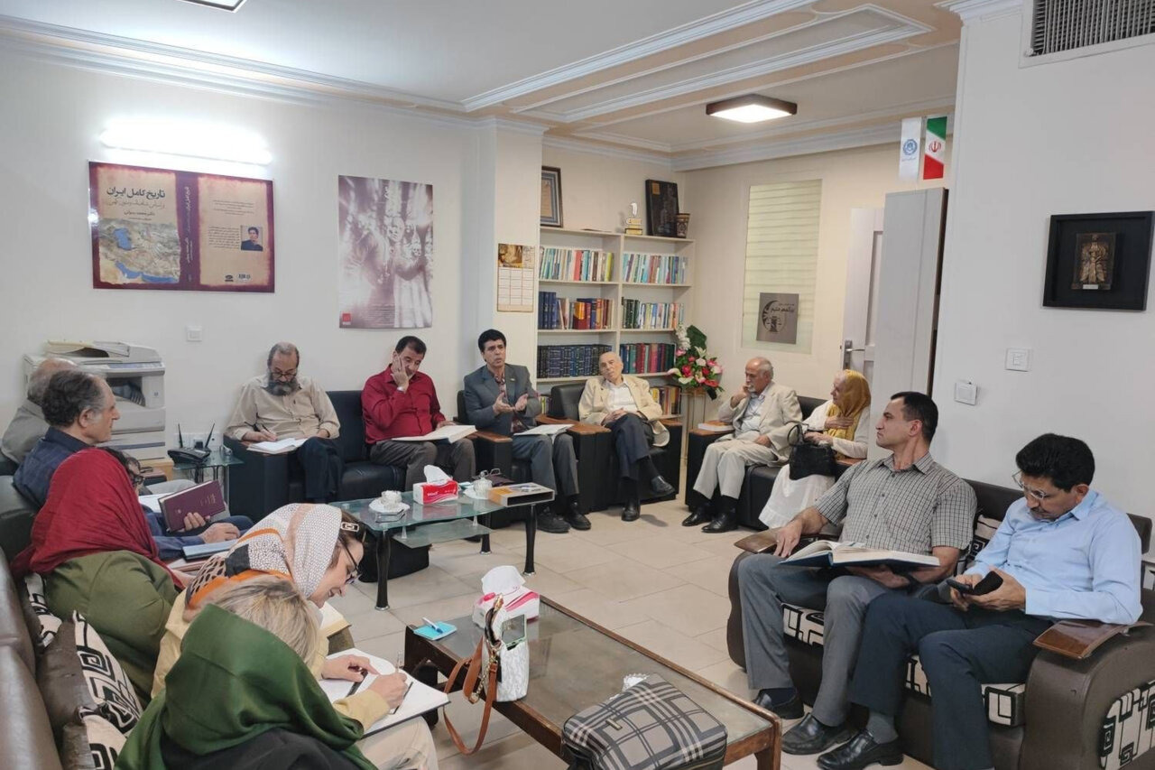 اصل شاهنامه نکات تاریخی، حقوقی و سیاسی‌اجتماعی آن است
