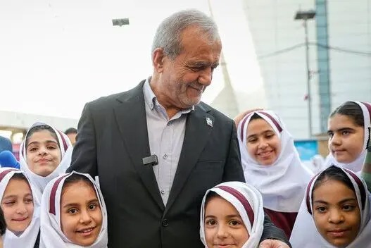 رئیس‌جمهور خطاب به دانش آموزان: ما تلاش خواهیم کرد که شما بهترین شوید/ ویدئو