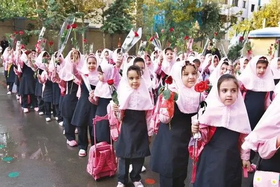 نواخته شدن زنگ «جشن شکوفه‌ها» برای بیش از یک میلیون کلاس اولی