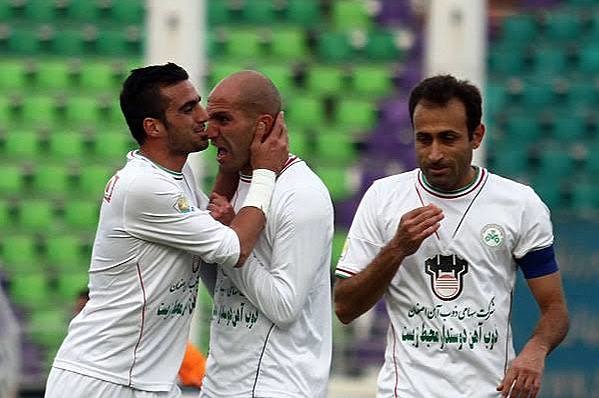 آریا جوان