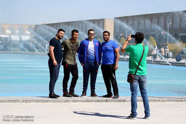 آریا جوان