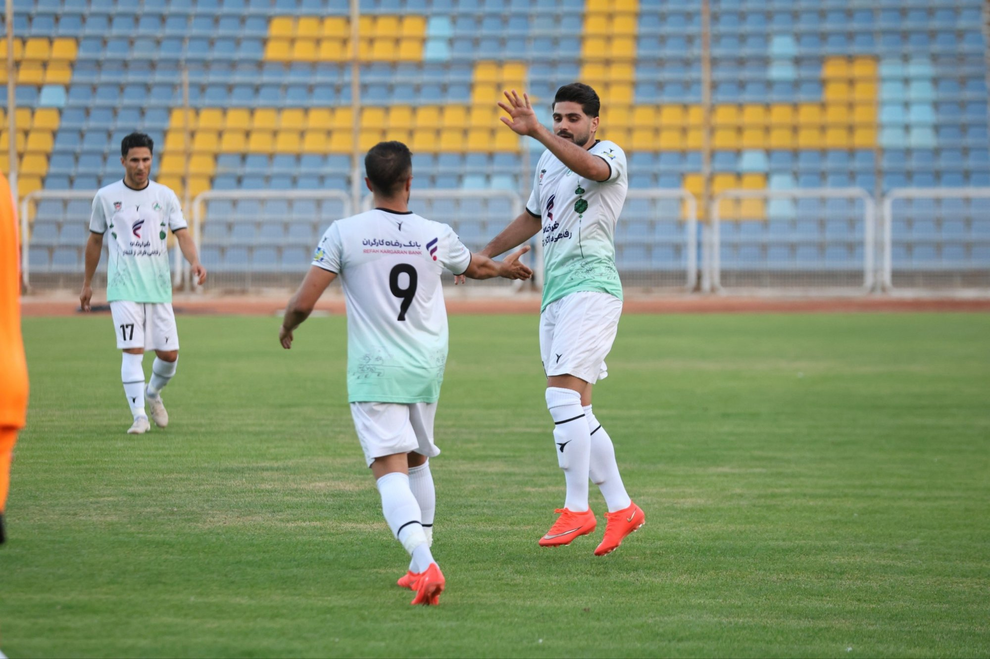 آریا جوان