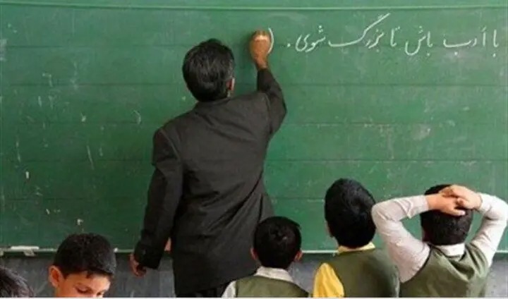 عکس یک معلم از شغل دومش بعد از زنگ مدرسه