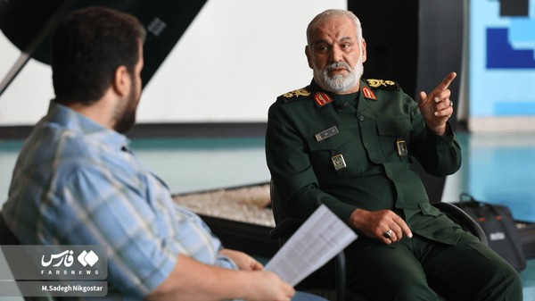 مشاور فرمانده هوافضای سپاه: هر قدر لازم باشد موشک می‌زنیم تا دشمن ادب شود