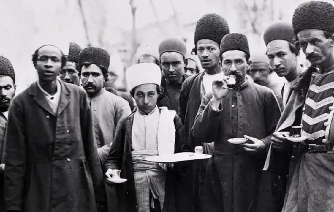سفر به عصر قاجار؛ از «هات‌چاکلت تهرانی‌ها» تا «سیگار ملیجک»