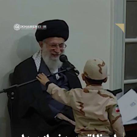 لحظاتی دیدنی از دیدار فرزندان شهدای فراجا با رهبر شهید انقلاب
