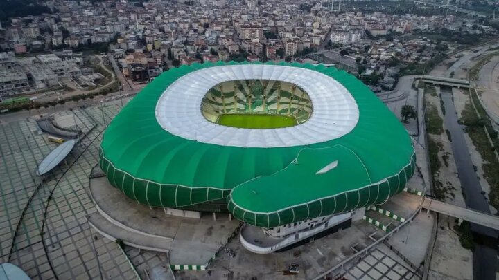 آریا جوان