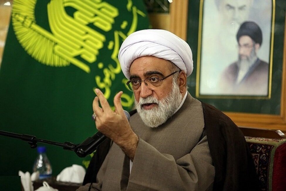 تولیت آستان قدس رضوی: رهبر انقلاب پیش و پس از تدفین رهبر شهید در مشهد حضور داشتند
