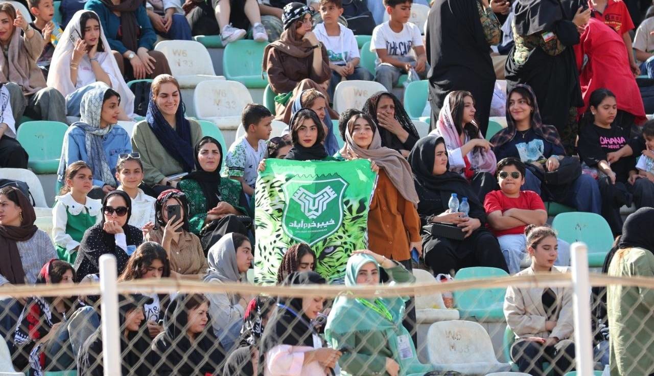 خیبری‌ها استادیوم را قُرُق کردند