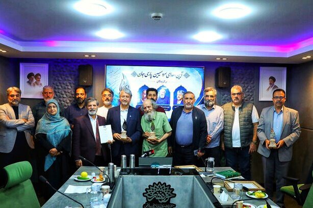 شاهنامه و رودکی از کتاب‌های درسی کنار رفتند؛ هشدار مدیر میراث مکتوب