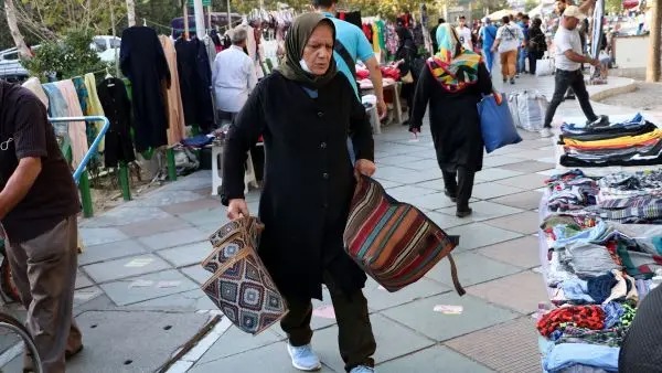 امکان دستفروشی در محدوده بازار تهران از ساعت ۱۷ تا ۲۱