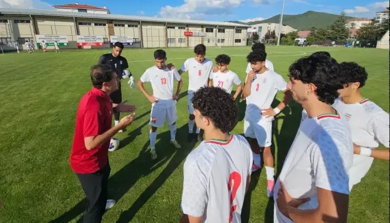 حدادی‌فر هم‌مسیر با قلعه‌نویی در فیفادی آبان