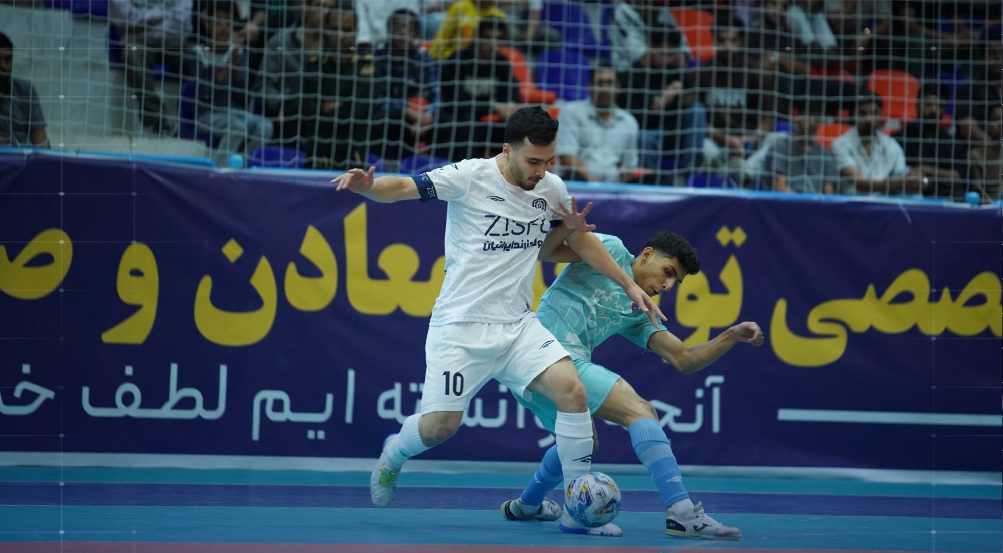 آریا جوان