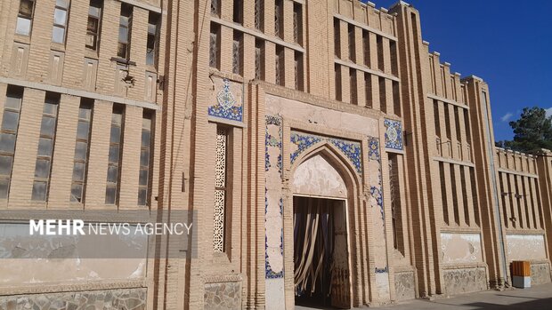 آریا جوان