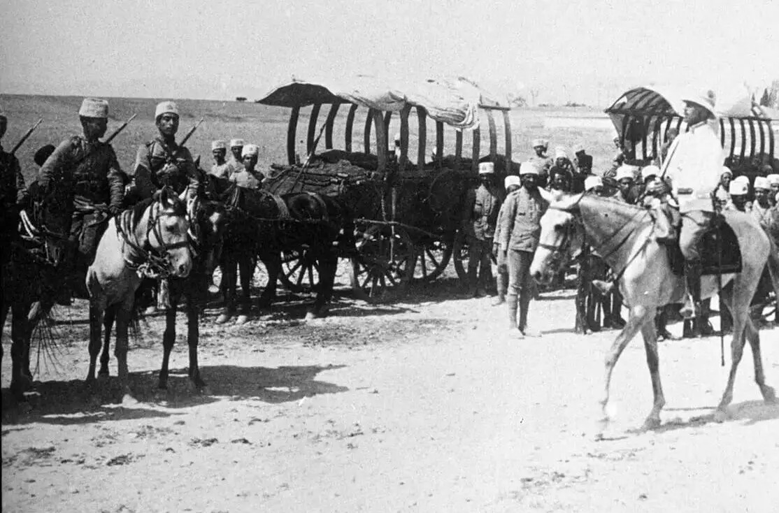 سفر به عصر قاجار؛ از «قایق‌ها در بندر رشت» تا «کالسکه در جاده شمال»